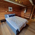 Quaint Chalet, Bernister