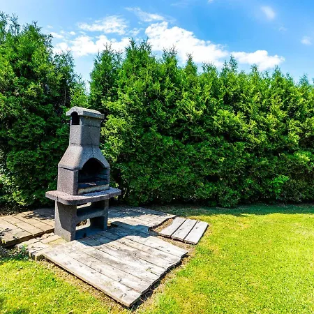 Chalet Traditional With Garden Near