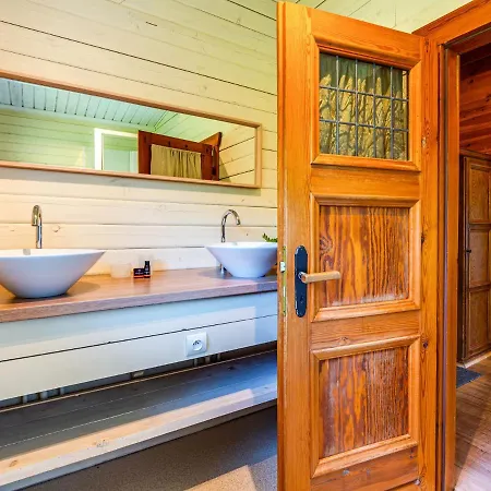 Quaint Chalet, Bernister