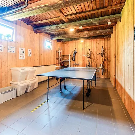 شاليه Quaint Chalet, Bernister مالميدي