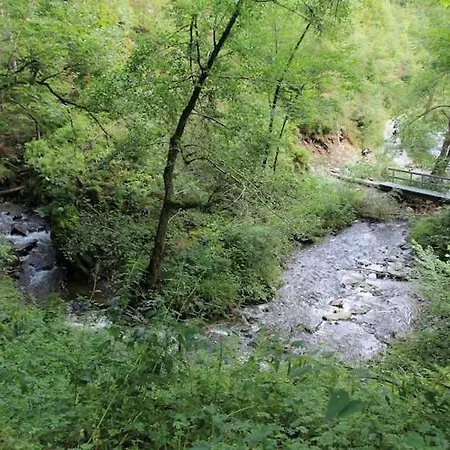 شاليه Quaint Chalet, Bernister مالميدي