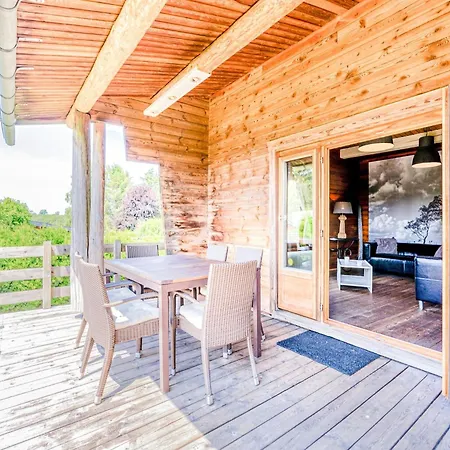 Quaint Chalet, Bernister מאלמדי