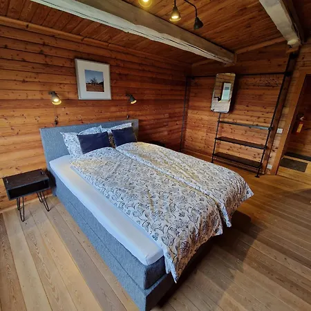 Quaint Chalet, Bernister